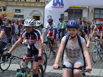 Veřejná cyklotour Na kole dětem startovala v Ústí nad Labem.