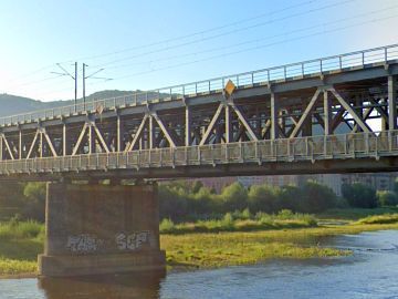 Lávka pro pěší na železničním mostě je uzavřena