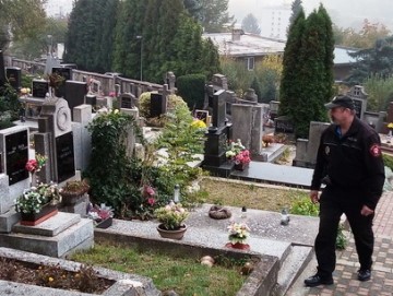 Pořádek na hřbitovech hlídá městská policie