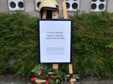 K uctění památky zesnulého hasiče vzniklo pietní místo