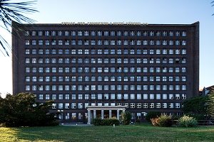 Budova Spolchemie - Spolku pro chemickou a hutní výrobu v Ústí nad Labem