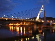 noční pohled na Mariánský most